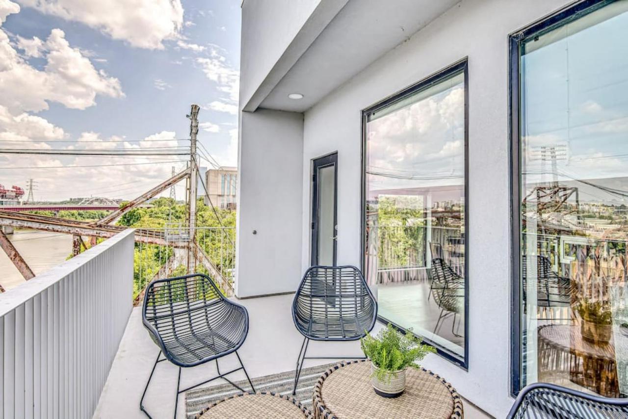 Upscale River View Condo Walk To Downtown And Private Patio Nashville Bagian luar foto