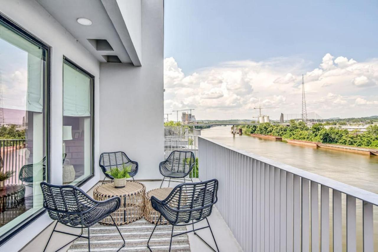 Upscale River View Condo Walk To Downtown And Private Patio Nashville Bagian luar foto